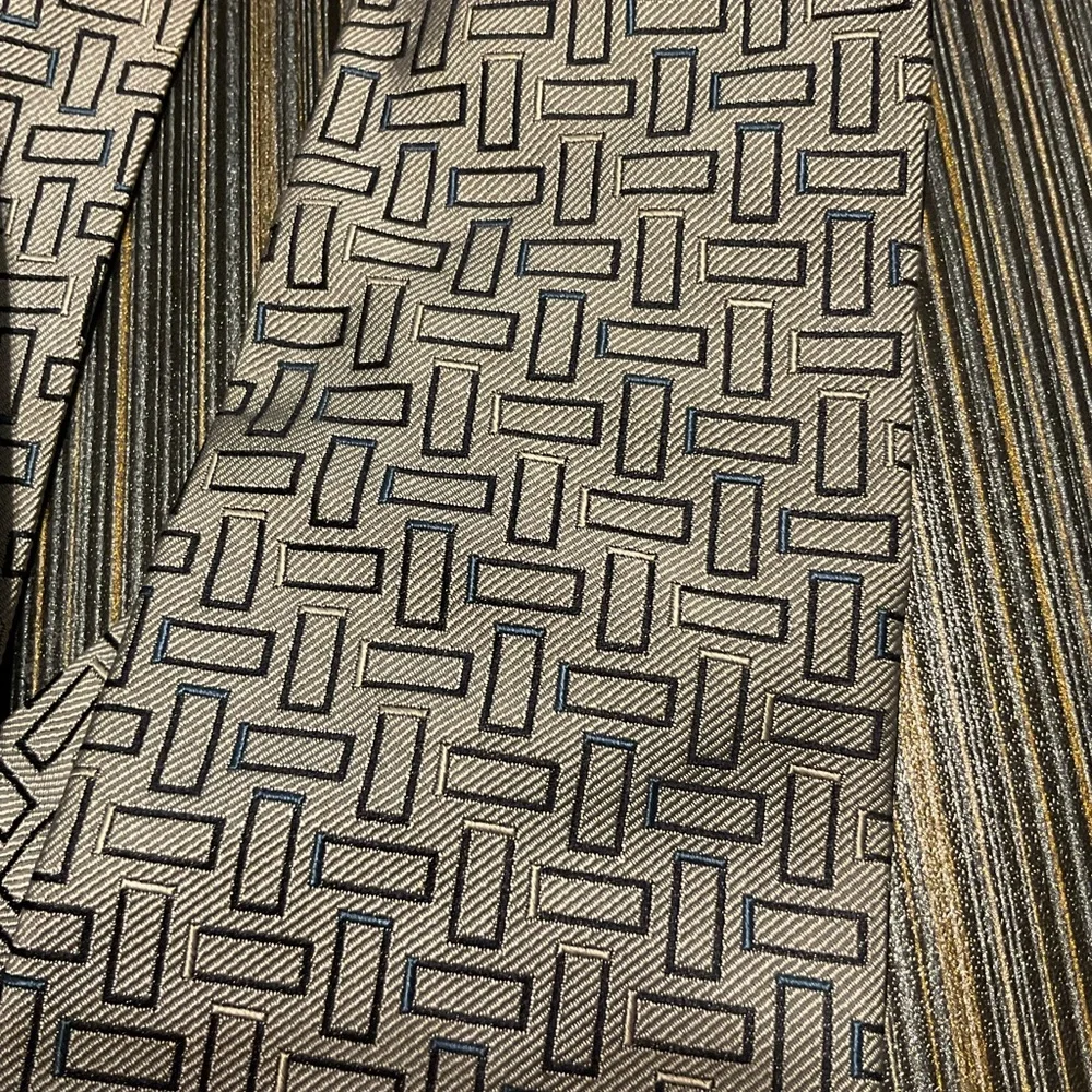 Tommy Hilfiger Silver and Blue Geometric Men's Tie - Picture 2 of 3